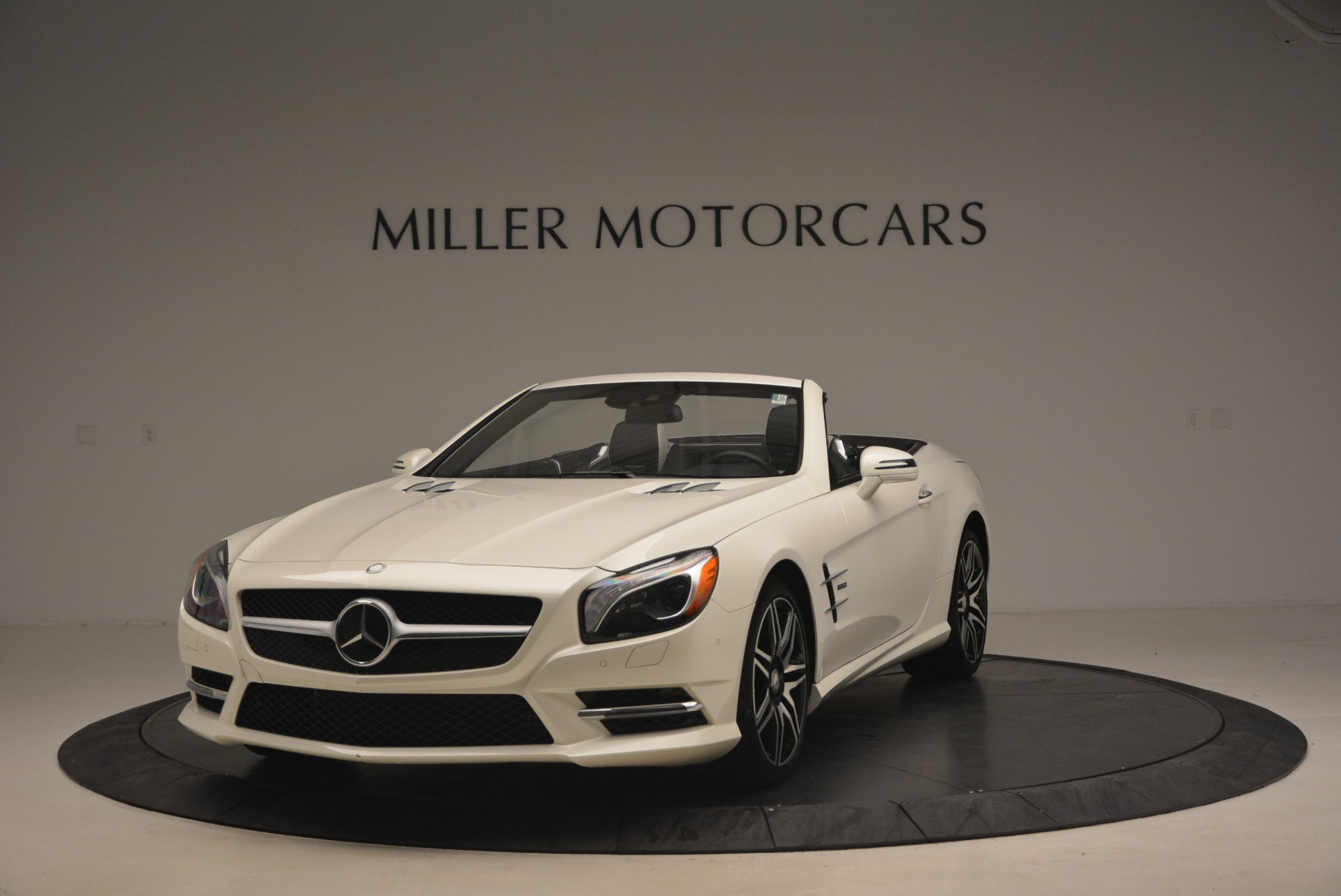 Used 2015 Mercedes Benz SL-Class SL 550 for sale Sold at Maserati of Westport in Westport CT 06880 1