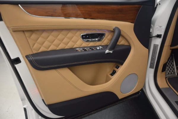 New 2018 Bentley Bentayga W12 Signature for sale Sold at Maserati of Westport in Westport CT 06880 17