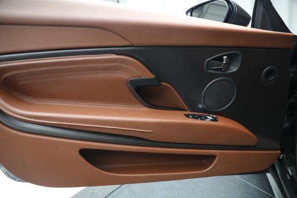 Used 2018 Aston Martin DB11 V12 for sale $127,900 at Maserati of Westport in Westport CT 06880 20