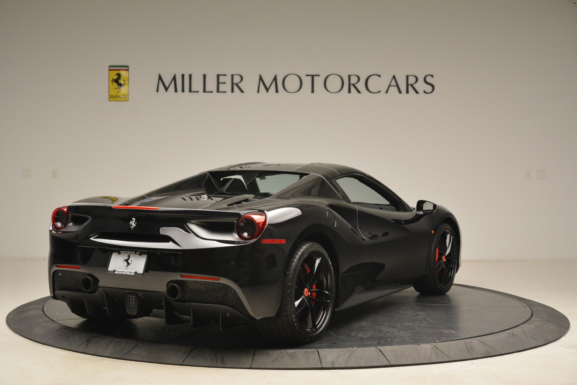 美品　洋書　FERRARI Ferrari Genuine: Ferrari 488 Spider - Ferrari.com