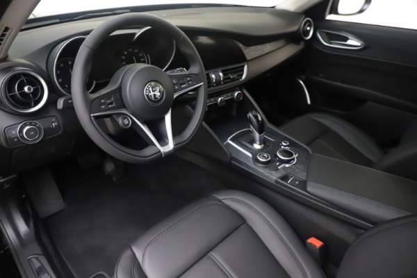 New 2019 Alfa Romeo Giulia Q4 for sale $46,140 at Maserati of Westport in Westport CT 06880 13