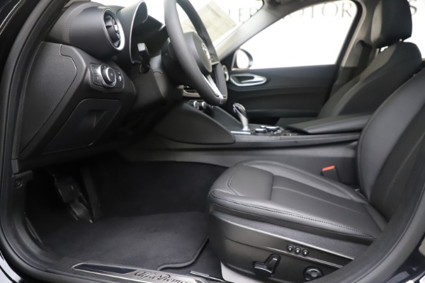 New 2019 Alfa Romeo Giulia Q4 for sale $46,140 at Maserati of Westport in Westport CT 06880 14