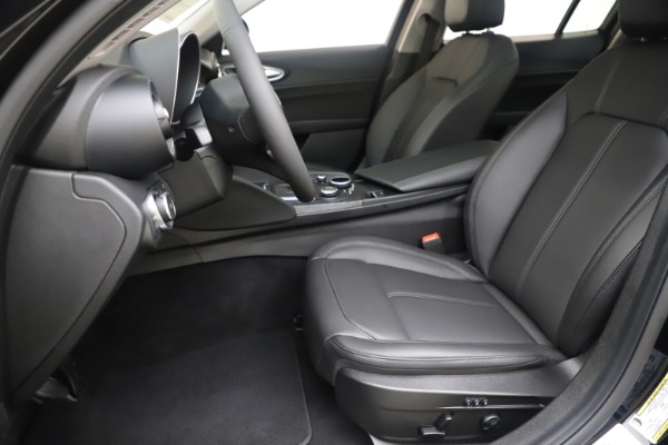 New 2019 Alfa Romeo Giulia Q4 for sale $46,140 at Maserati of Westport in Westport CT 06880 15