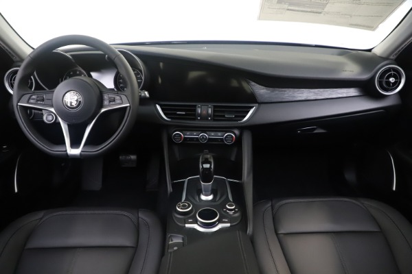 New 2019 Alfa Romeo Giulia Q4 for sale $46,140 at Maserati of Westport in Westport CT 06880 16