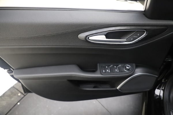 New 2019 Alfa Romeo Giulia Q4 for sale $46,140 at Maserati of Westport in Westport CT 06880 17