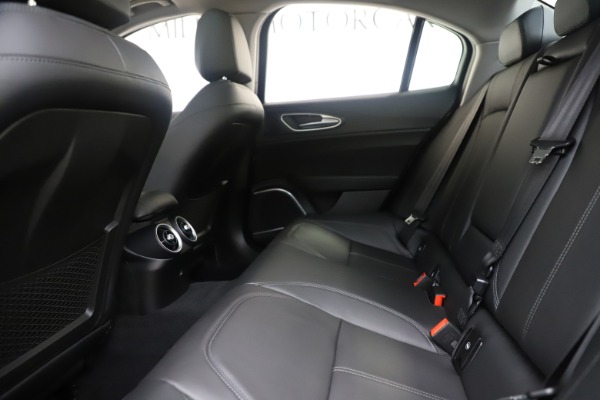 New 2019 Alfa Romeo Giulia Q4 for sale $46,140 at Maserati of Westport in Westport CT 06880 19
