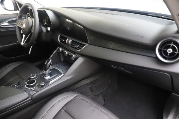New 2019 Alfa Romeo Giulia Q4 for sale $46,140 at Maserati of Westport in Westport CT 06880 22