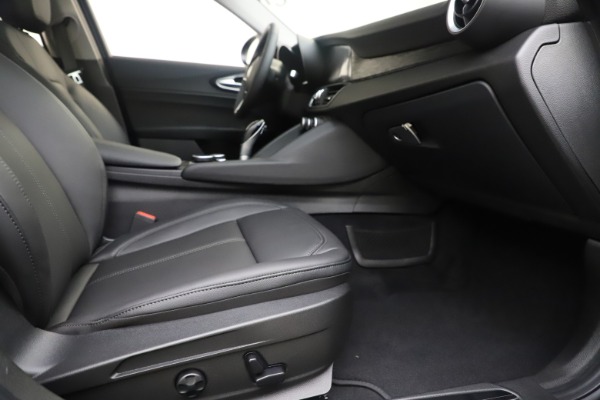 New 2019 Alfa Romeo Giulia Q4 for sale $46,140 at Maserati of Westport in Westport CT 06880 23