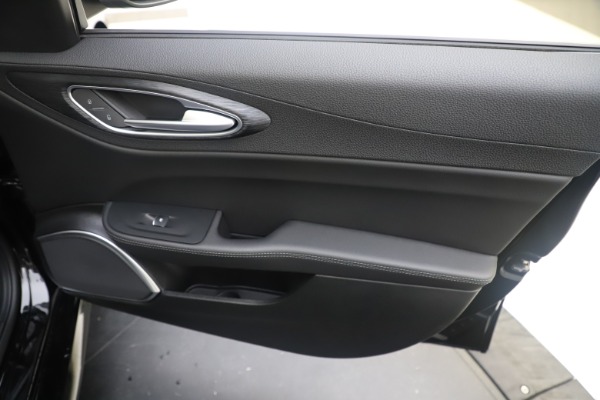New 2019 Alfa Romeo Giulia Q4 for sale $46,140 at Maserati of Westport in Westport CT 06880 25