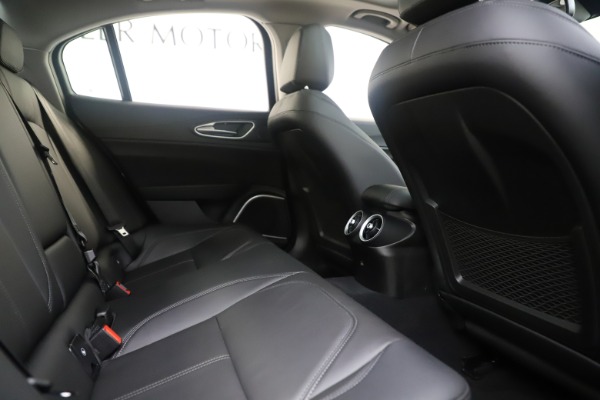 New 2019 Alfa Romeo Giulia Q4 for sale $46,140 at Maserati of Westport in Westport CT 06880 27