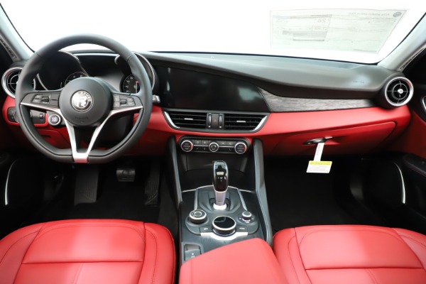 New 2019 Alfa Romeo Giulia Q4 for sale Sold at Maserati of Westport in Westport CT 06880 17