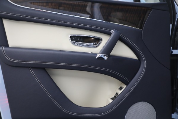 Used 2020 Bentley Bentayga V8 for sale $129,900 at Maserati of Westport in Westport CT 06880 26