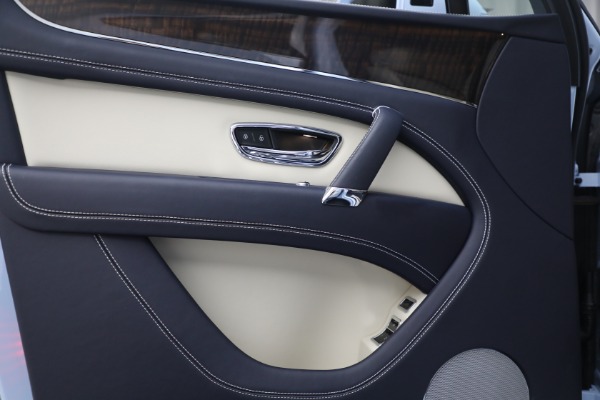 Used 2020 Bentley Bentayga V8 for sale $129,900 at Maserati of Westport in Westport CT 06880 27
