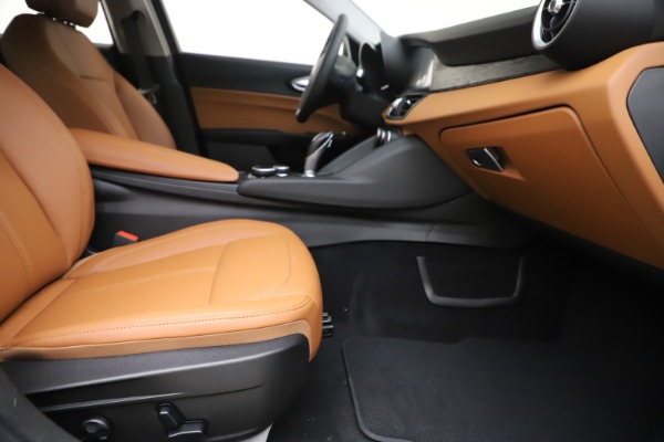 New 2019 Alfa Romeo Giulia Q4 for sale $45,240 at Maserati of Westport in Westport CT 06880 23