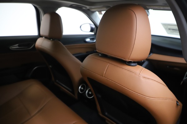 New 2019 Alfa Romeo Giulia Q4 for sale $45,240 at Maserati of Westport in Westport CT 06880 27