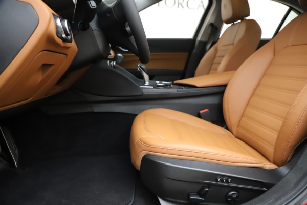 New 2019 Alfa Romeo Giulia Ti Lusso Q4 for sale $54,790 at Maserati of Westport in Westport CT 06880 14