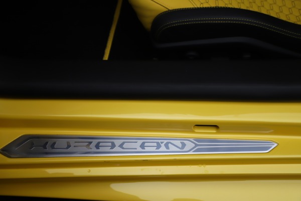 Used 2018 Lamborghini Huracan LP 580-2 Spyder for sale Sold at Maserati of Westport in Westport CT 06880 26