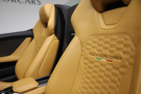 Used 2018 Lamborghini Huracan LP 580-2 Spyder for sale Sold at Maserati of Westport in Westport CT 06880 20