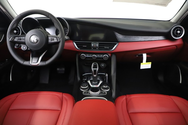 New 2020 Alfa Romeo Giulia Q4 for sale $45,740 at Maserati of Westport in Westport CT 06880 16