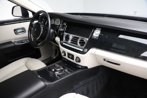 Used 2016 Rolls-Royce Ghost for sale Sold at Maserati of Westport in Westport CT 06880 18