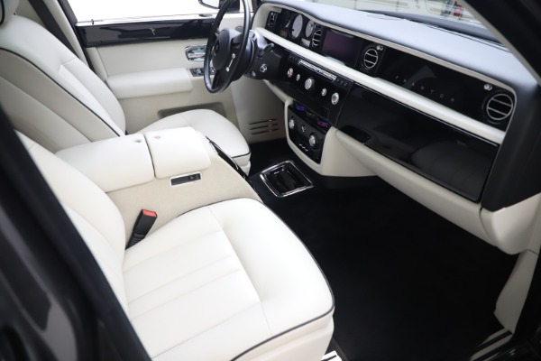 Used 2013 Rolls-Royce Phantom for sale Sold at Maserati of Westport in Westport CT 06880 16