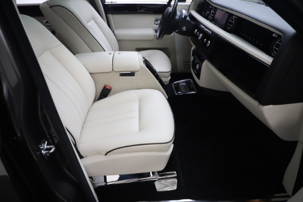 Used 2013 Rolls-Royce Phantom for sale Sold at Maserati of Westport in Westport CT 06880 18