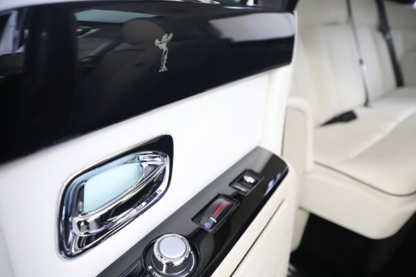 Used 2013 Rolls-Royce Phantom for sale Sold at Maserati of Westport in Westport CT 06880 22