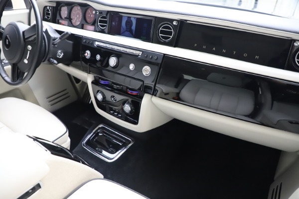 Used 2013 Rolls-Royce Phantom for sale Sold at Maserati of Westport in Westport CT 06880 23