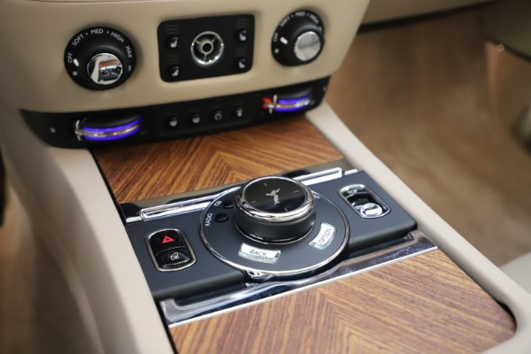 Used 2016 Rolls-Royce Dawn for sale $239,900 at Maserati of Westport in Westport CT 06880 27