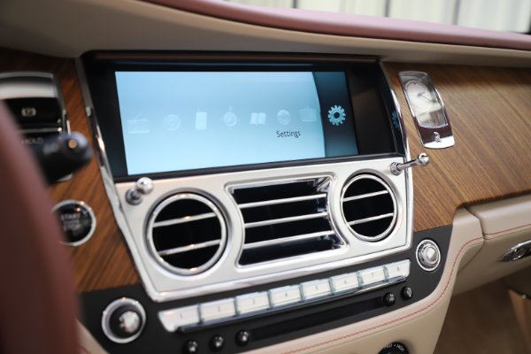 Used 2016 Rolls-Royce Dawn for sale $239,900 at Maserati of Westport in Westport CT 06880 28