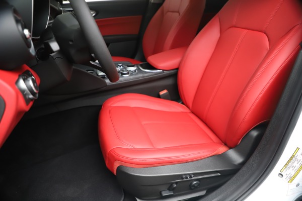 New 2020 Alfa Romeo Giulia Q4 for sale $44,845 at Maserati of Westport in Westport CT 06880 15