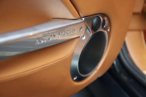 Used 2003 Aston Martin V12 Vanquish Coupe for sale $79,900 at Maserati of Westport in Westport CT 06880 18