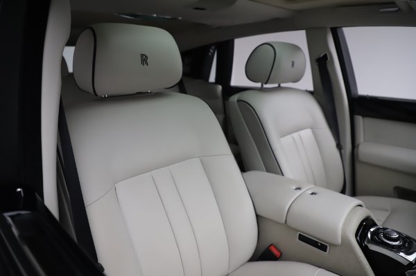 Used 2014 Rolls-Royce Phantom for sale Sold at Maserati of Westport in Westport CT 06880 17