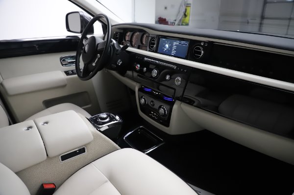 Used 2014 Rolls-Royce Phantom for sale Sold at Maserati of Westport in Westport CT 06880 19