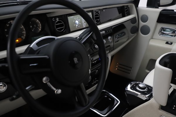 Used 2014 Rolls-Royce Phantom for sale Sold at Maserati of Westport in Westport CT 06880 25