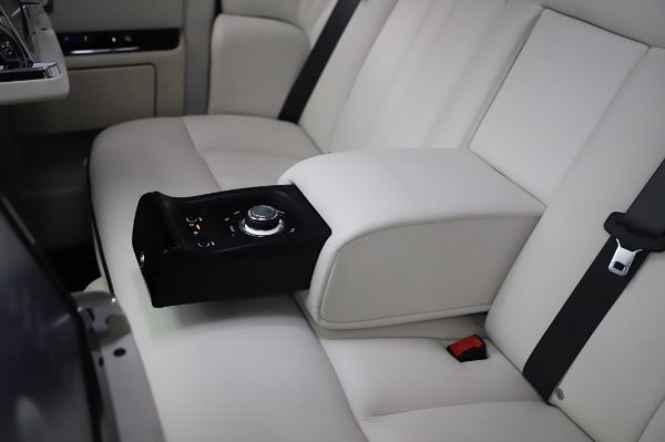 Used 2014 Rolls-Royce Phantom for sale Sold at Maserati of Westport in Westport CT 06880 26