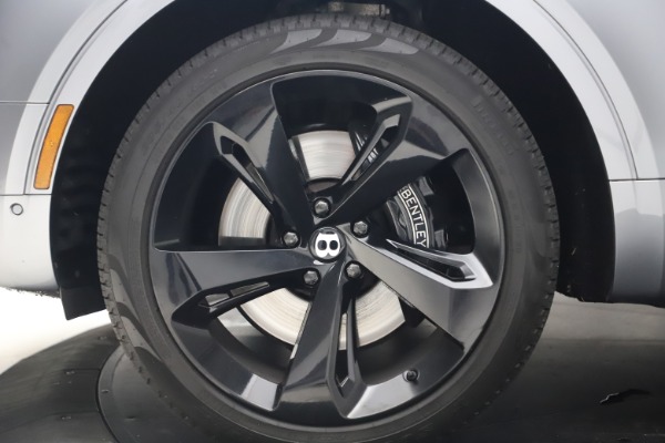 Used 2018 Bentley Bentayga W12 Signature Edition for sale $149,900 at Maserati of Westport in Westport CT 06880 16