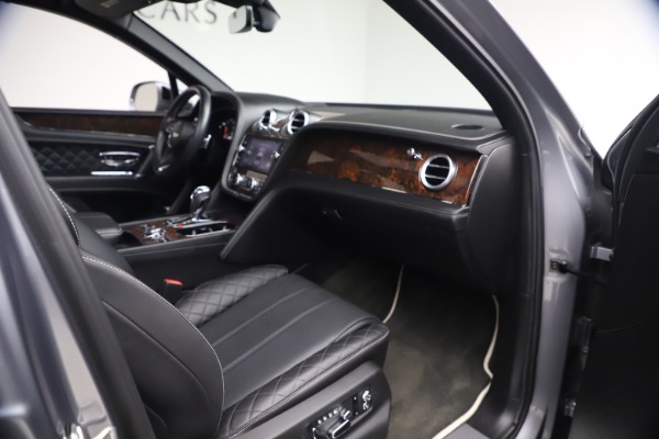 Used 2018 Bentley Bentayga W12 Signature Edition for sale $149,900 at Maserati of Westport in Westport CT 06880 26