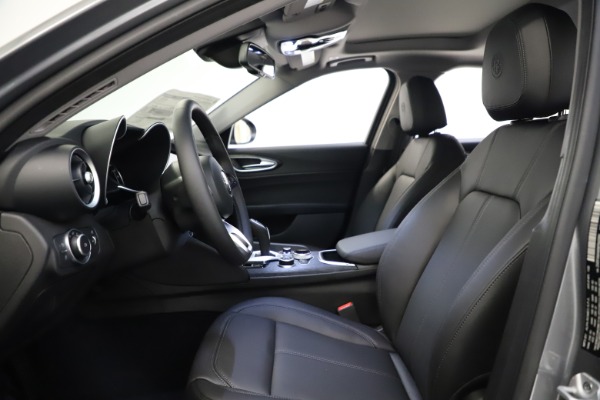 New 2021 Alfa Romeo Giulia Q4 for sale $47,085 at Maserati of Westport in Westport CT 06880 13