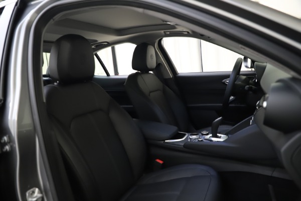New 2021 Alfa Romeo Giulia Q4 for sale $47,085 at Maserati of Westport in Westport CT 06880 18