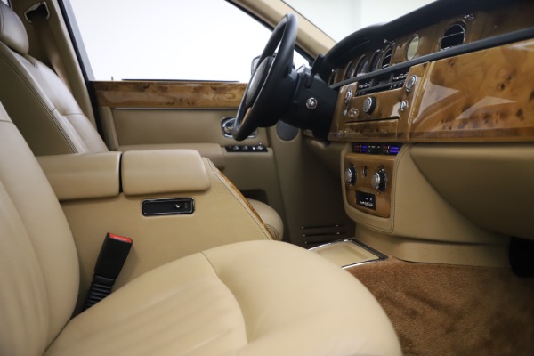 Used 2006 Rolls-Royce Phantom for sale Sold at Maserati of Westport in Westport CT 06880 24