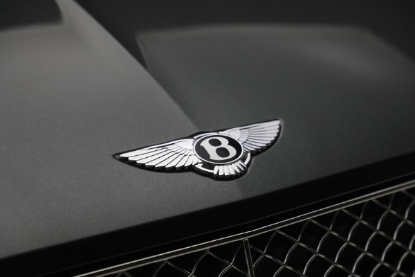Used 2021 Bentley Bentayga V8 for sale Sold at Maserati of Westport in Westport CT 06880 13
