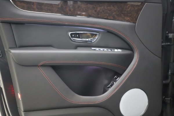 New 2021 Bentley Bentayga V8 for sale $213,720 at Maserati of Westport in Westport CT 06880 18