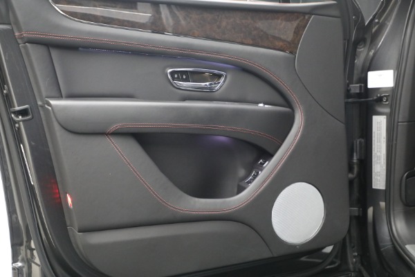 Used 2021 Bentley Bentayga V8 for sale Sold at Maserati of Westport in Westport CT 06880 18