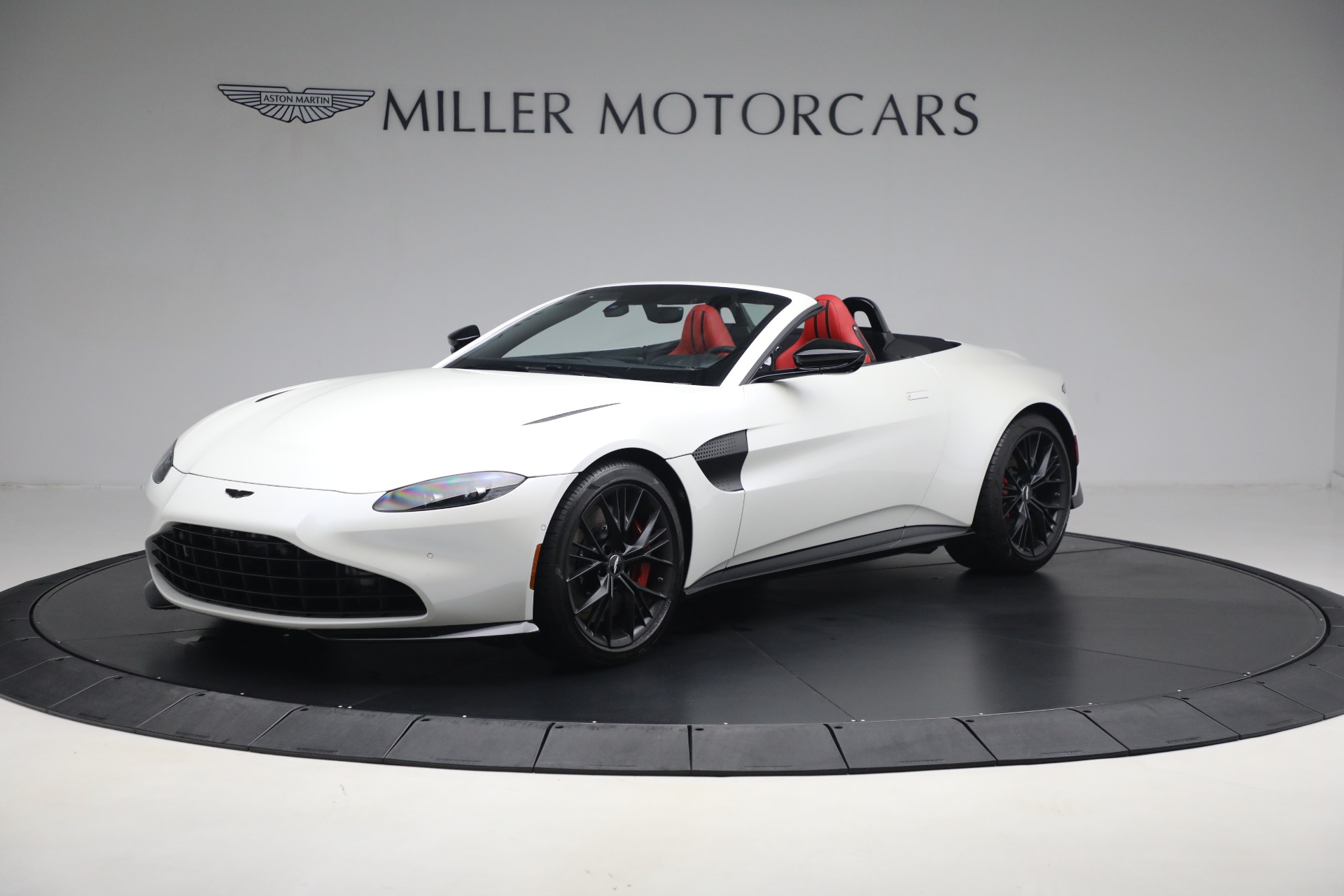 New 2021 Aston Martin Vantage Roadster Convertible for sale $189,186 at Maserati of Westport in Westport CT 06880 1