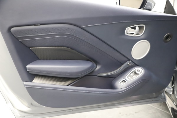 Used 2021 Aston Martin Vantage Roadster for sale $139,900 at Maserati of Westport in Westport CT 06880 27
