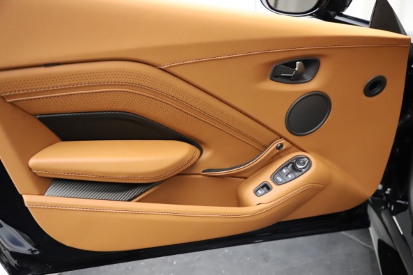 New 2021 Aston Martin Vantage Roadster Convertible for sale $205,686 at Maserati of Westport in Westport CT 06880 16