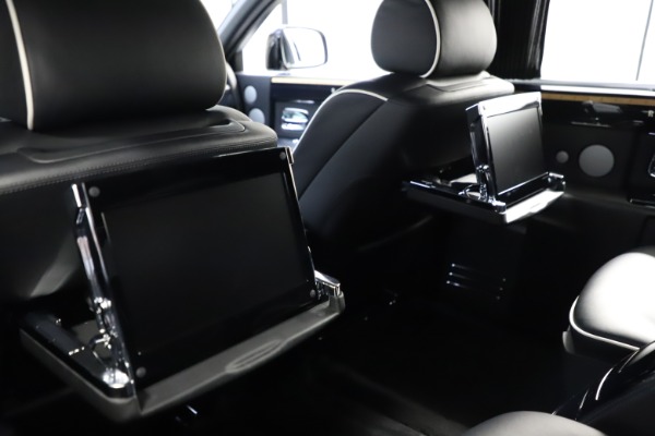 Used 2015 Rolls-Royce Phantom EWB for sale Sold at Maserati of Westport in Westport CT 06880 16