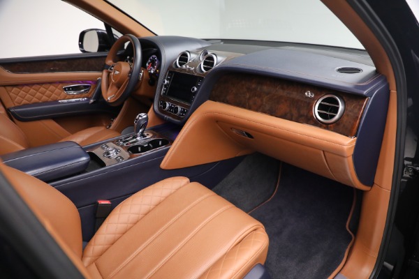 Used 2018 Bentley Bentayga W12 Signature for sale $109,900 at Maserati of Westport in Westport CT 06880 24