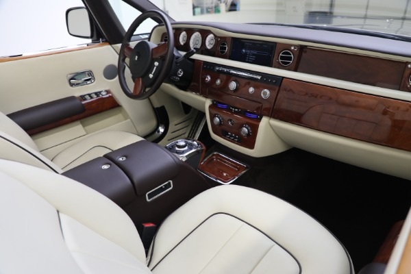 Used 2015 Rolls-Royce Phantom Drophead Coupe for sale Sold at Maserati of Westport in Westport CT 06880 28